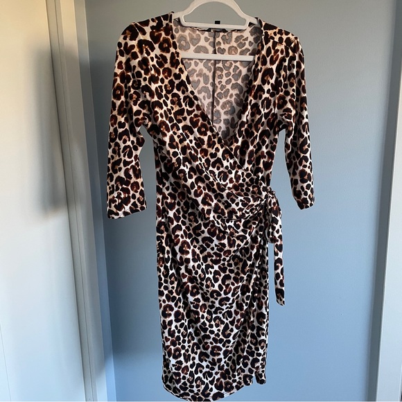 🇨🇦 Reitman's leopard print wrap dress, soft and stretchy fabric, women's size M - Picture 3 of 10
